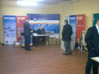 Jako firma produkcyjno-wykonawcza firma Hydrostop reklamuje się na dużych imprezach targowych i konferencyjnych. Zdjęcie stoiska Hydrostop z 2011r.